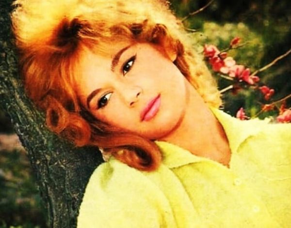 Vintage φωτογραφία της Αλίκης Βουγιουκλάκη με τον Νίκο Κούρκουλο στην Ίο | imommy.gr