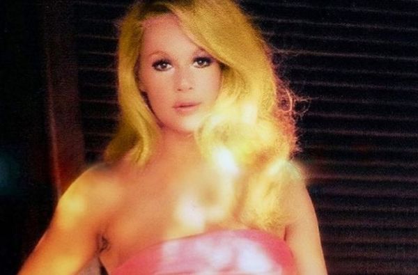 Αλίκη Βουγιουκλάκη: Ποζάρει πλάι στον Κούρκουλο, την Καρέζη και τον Καζάκο | imommy.gr