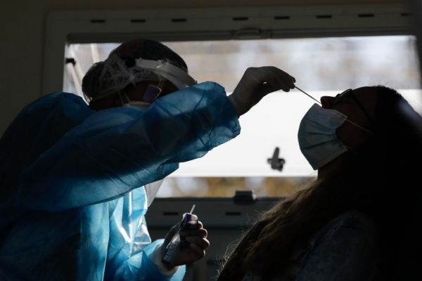 Κοροναϊός: Μακρινές ελπίδες για το εμβόλιο | imommy.gr