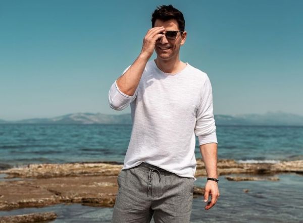 Ο Σάκης Ρουβάς στέλνει ένα ηχηρό μήνυμα κατά του φασισμού | imommy.gr