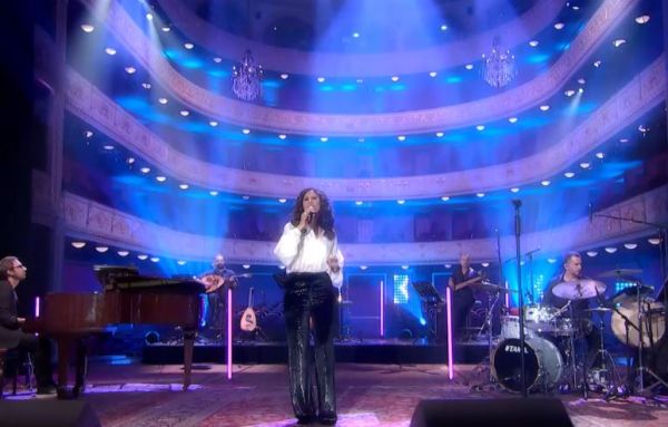 Ελευθερία Αρβανιτάκη: «Στο σπίτι με το MEGA» βρήκε η μουσική νέο στέκι | imommy.gr