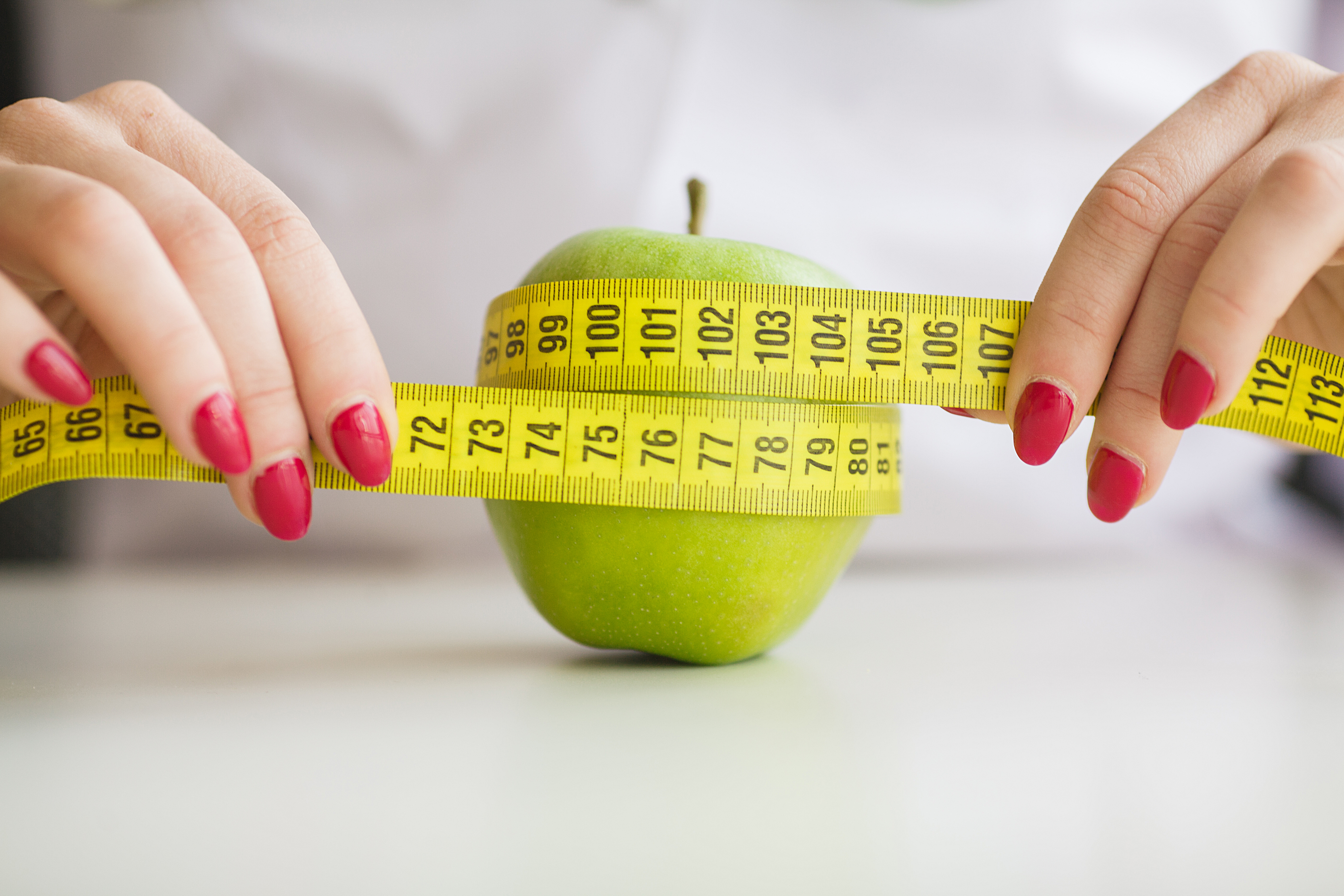 μπορείτε να χάσετε βάρος, αλλά να διατηρήσετε τις καμπύλες δίαιτες χαμηλών ή λιπαρών