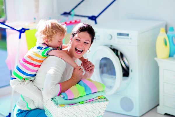 Πώς θα καθαρίσουμε τα ρούχα του παιδιού όσο το δυνατόν καλύτερα | imommy.gr