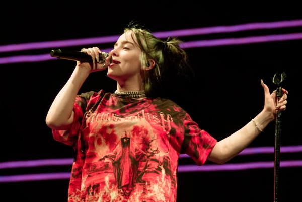 Μπίλι Άιλις: Κυκλοφόρησε το κλιπ της για το τραγούδι της νέας ταινίας Μποντ | imommy.gr