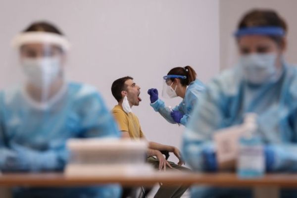 Κοροναϊός: Καμπανάκι κινδύνου για το ΕΣΥ – «Χρειάζονται προσλήψεις» | imommy.gr