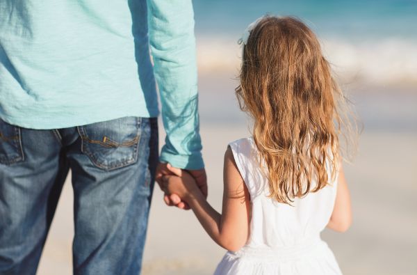 Έμφυλες διακρίσεις στην ανατροφή και επιμέλεια των παιδιών βιώνουν 3 στους 4 πατέρες, σύμφωνα με νέα έρευνα | imommy.gr