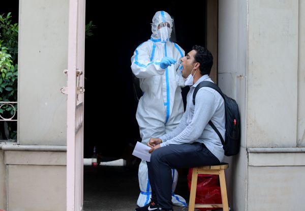 Ποιοι παράγοντες καθιστούν τους νέους ευάλωτους στον κοροναϊό; | imommy.gr