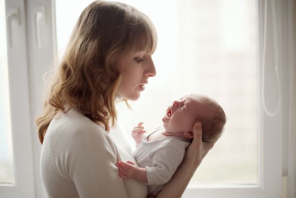 Νέοι γονείς: Πώς θα ηρεμήσετε το μωρό όταν κλαίει | imommy.gr