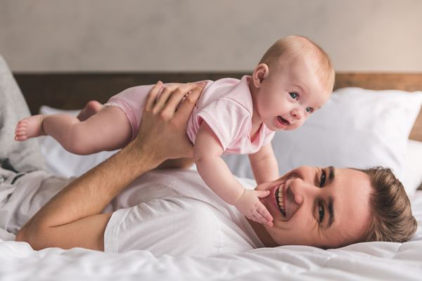 Όταν τα μωρά μιμούνται τον μπαμπά τους [βίντεο] | imommy.gr