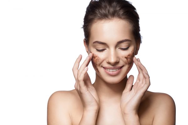 Περιποιημένη μαμά: Απολέπιση προσώπου για απαλό δέρμα | imommy.gr