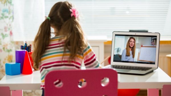 Τηλεκπαίδευση: Λίγα τα προβλήματα σύνδεσης την δεύτερη ημέρα | imommy.gr