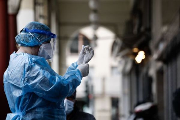 Κοροναϊός: Γιατί δεν μειώνονται τα κρούσματα – Το σχέδιο για την επιστροφή στην κανονικότητα | imommy.gr