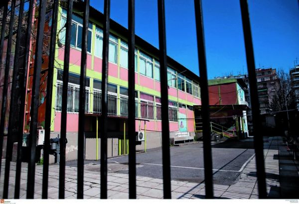 Γιατί αποφασίστηκε lockdown διαρκείας σε σχολεία και εστίαση | imommy.gr