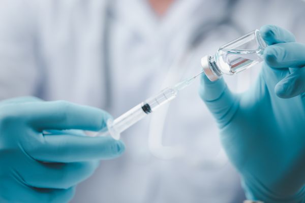 Προέδρος ΕΟΦ: Μεγάλη η ασφάλεια του εμβολίου – Τι ισχύει για παρενέργιες | imommy.gr