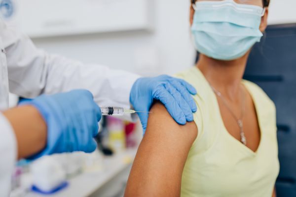 Εμβολιασμός κατά κοροναϊού: Τα κριτήρια προτεραιότητας | imommy.gr