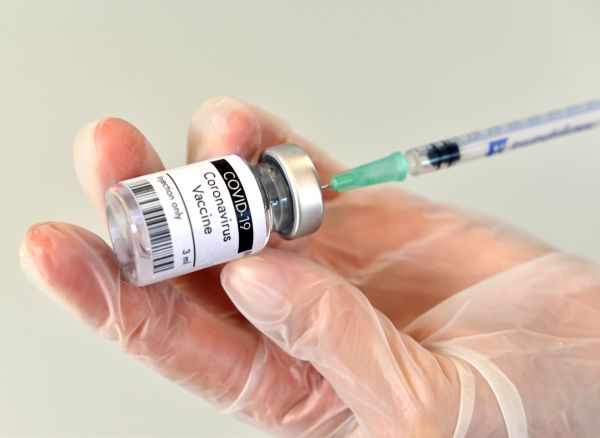 Κοροναϊός: Να αποφεύγεται το αλκοόλ για λίγες μέρες μετά το εμβόλιο για τον κοροναϊό | imommy.gr