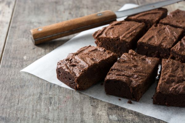 Brownies με μαύρη σοκολάτα: Θα γίνουν τα αγαπημένα των παιδιών | imommy.gr