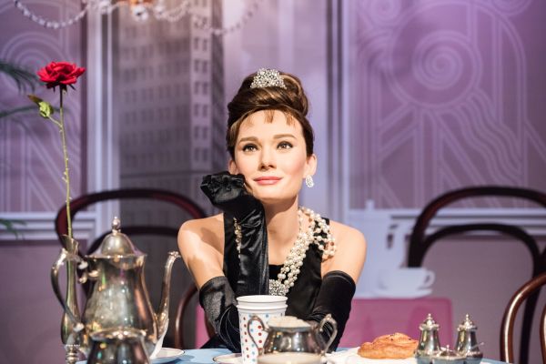 Οδηγός για το αυθεντικό cat -eye της Όντρεϊ Χέπμπορν | imommy.gr