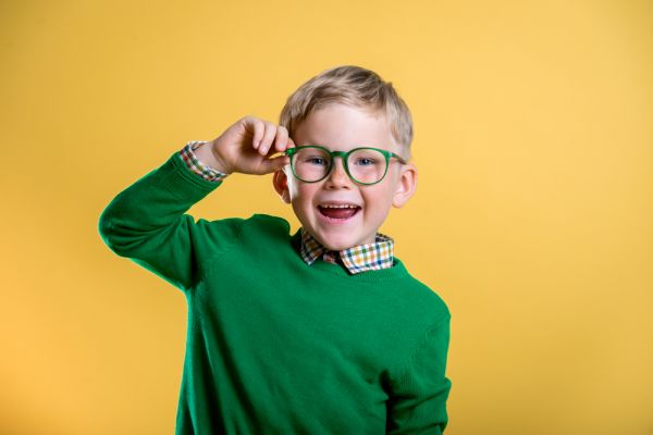 Πώς θα ενθαρρύνετε το παιδί να φοράει τα γυαλιά του | imommy.gr