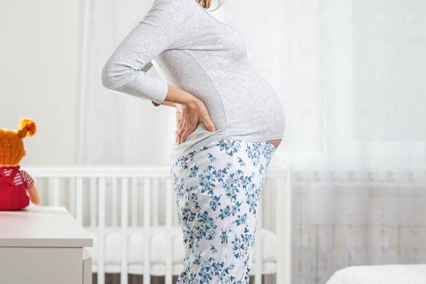Εγκυμοσύνη: Γιατί πονάει η μέση μου; | imommy.gr