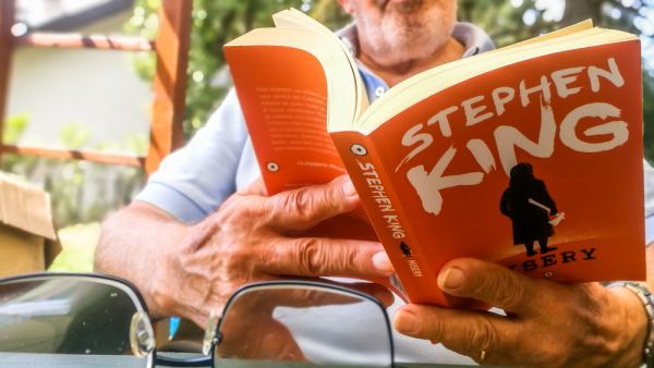 Ο Στίβεν Κινγκ βοηθά παιδιά να εκδώσουν το δικό τους βιβλίο εμπνευσμένο από την πανδημία | imommy.gr