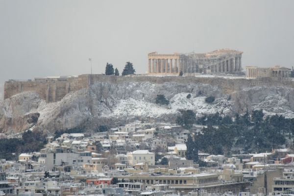 Απίστευτες εικόνες της χιονισμένης Αθήνας από ψηλά | imommy.gr