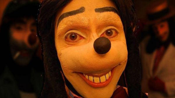 Επικίνδυνος Γκούφι Jonathan Galindo: Πώς θα καταλάβετε ότι το παιδί κινδυνεύει | imommy.gr