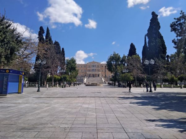 Lockdown: Αυστηρά μέτρα με περιορισμούς στα SMS | imommy.gr