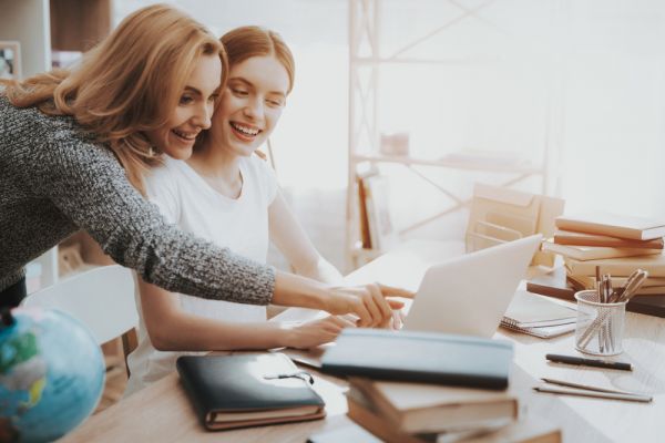 Συμβουλές για να ενθαρρύνετε το έφηβο παιδί σας να διαβάσει | imommy.gr