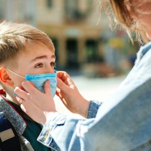 Νέα μέτρα – Μόνο με εμβόλιο επισκέπτες και εργαζόμενοι σε χριστουγεννιάτικα πάρκα