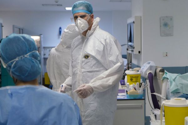 Αττική: Ιδιαίτερα επιθετικές οι μεταλλάξεις – Ασφυκτιούν τα νοσοκομεία | imommy.gr