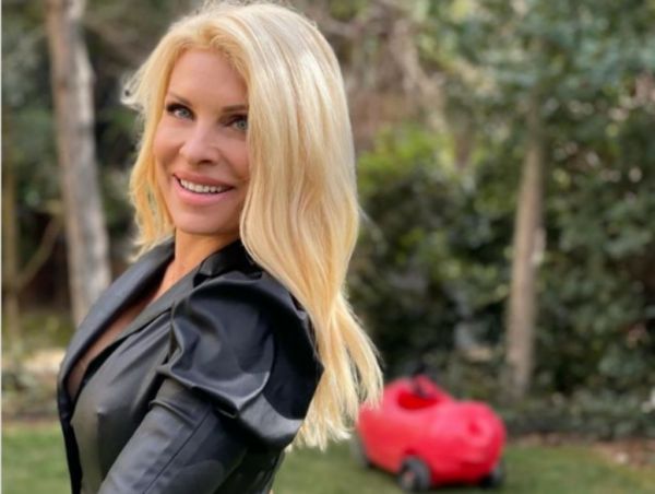 Χαμός με την Ελένη Μενεγάκη: Παρέβλεψε τα μέτρα και κατέβηκε για ψώνια | imommy.gr