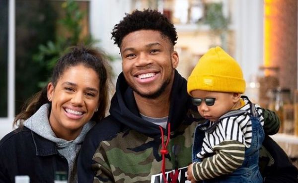 25η Μαρτίου : Δείτε τον Γιάννη Αντετοκούνμπο τσολιά | imommy.gr