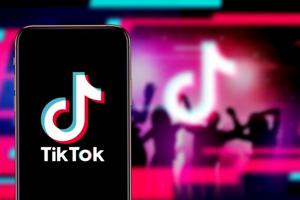 Πόλος έλξης το Tik Tok για παιδόφιλους – Οι παγίδες των social media | imommy.gr