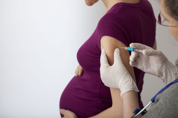 Μελέτη – Πόσο προστατεύει το εμβόλιο της Pfizer τις έγκυες και τις θηλάζουσες | imommy.gr