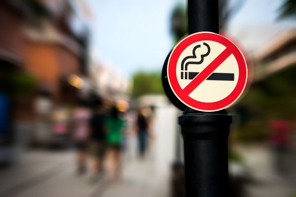 Παθητικό κάπνισμα: Πόσο αυξάνει τον κίνδυνο καρκίνου του στόματος | imommy.gr
