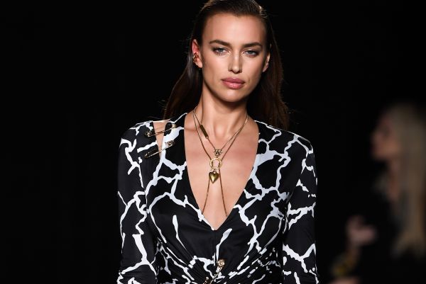 Ιρίνα Σάικ : Κόβει την ανάσα σε διαφήμιση εσωρούχων | imommy.gr