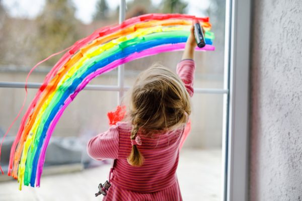 Σε ποια ηλικία θα μάθει το παιδί τα χρώματα – Πώς θα το βοηθήσετε | imommy.gr
