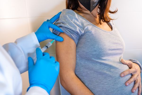 Κοροναϊός: Οσα πρέπει να γνωρίζουν έγκυες και θηλάζουσες για τον εμβολιασμό | imommy.gr