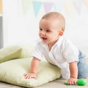 Ανάπτυξη μωρού: Είναι φυσιολογικό που δεν μπουσουλάει;