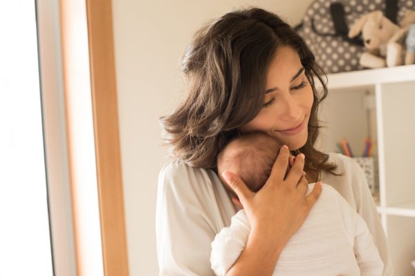 Νέα μαμά: Συμβουλές για να βελτιώσετε τη διάθεσή σας μετά τον τοκετό | imommy.gr