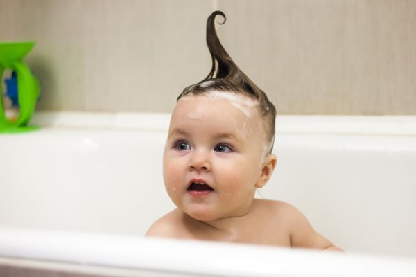Μωράκι έγινε viral για τα αστεία χτενίσματά του [βίντεο] | imommy.gr
