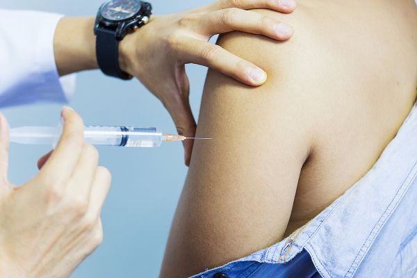 Μηνιγγίτιδα: εμβολιασμός εφήβων κατά την πανδημία. | imommy.gr