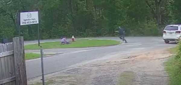 Συγκλονιστικό βίντεο με 11χρονη ηρωίδα που γλιτώνει από τον επίδοξο απαγωγέα της | imommy.gr