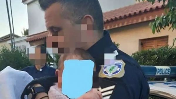 Γλυκά Νερά: Συγκλονίζει η ανάρτηση του αστυνομικού που πήρε αγκαλιά το μωρό μετά τη δολοφονία | imommy.gr