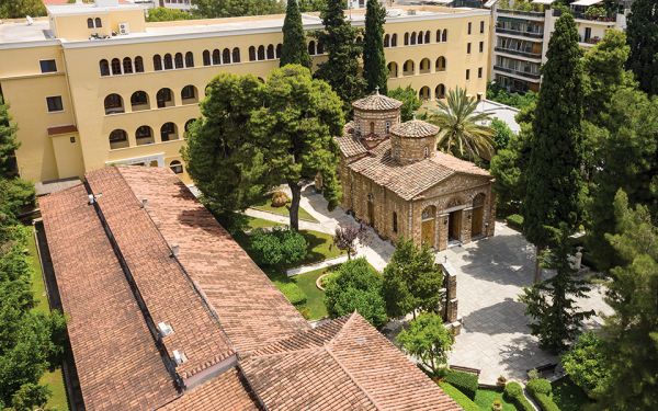 Σοκ: Επίθεση με βιτριόλι σε έξι Μητροπολίτες – Όλοι τους στο νοσοκομείο | imommy.gr