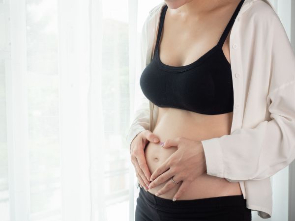 Πώς μπορείτε να κρύψετε τα πρώτα σημάδια εγκυμοσύνης | imommy.gr