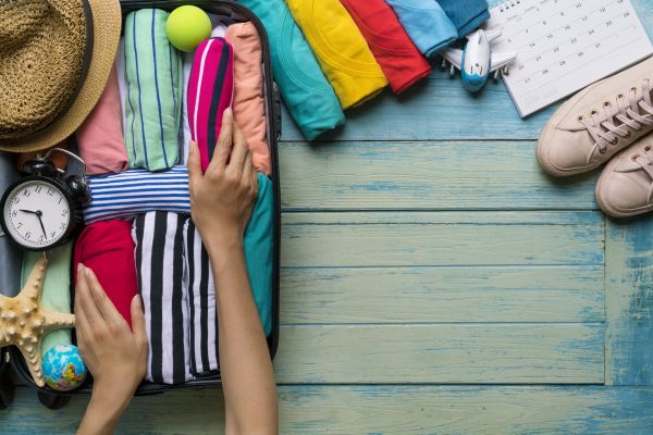Εξι τρόποι να διπλώσετε τα ρούχα για να χωρέσουν στη βαλίτσα των διακοπών | imommy.gr