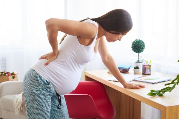 Εγκυμοσύνη: Πονάει η μέση σας; Έτσι θα ανακουφιστείτε | imommy.gr