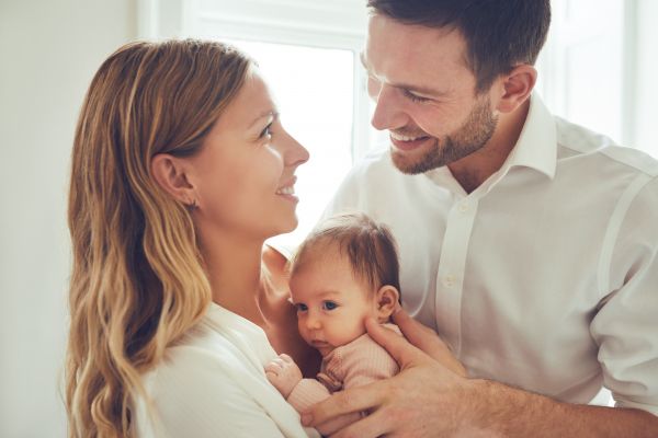 Νέοι γονείς: Οι πιο χρήσιμες συμβουλές για τον πρώτο μήνα με το μωρό | imommy.gr